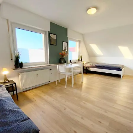 Apartament Spacious & Chic With Balcony *